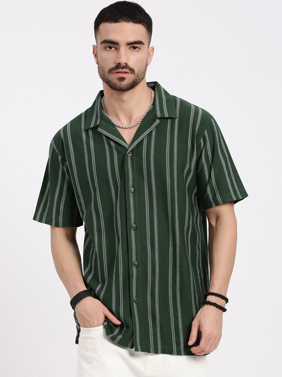 SHOWOFF Men Standard Cuban Collar Vertical Striped Cotton Relaxed Fit Casual Shirt, Green
SHOWOFF Men Standard Cuban Collar Vertical Striped Cotton Relaxed Fit Casual Shirt, Green