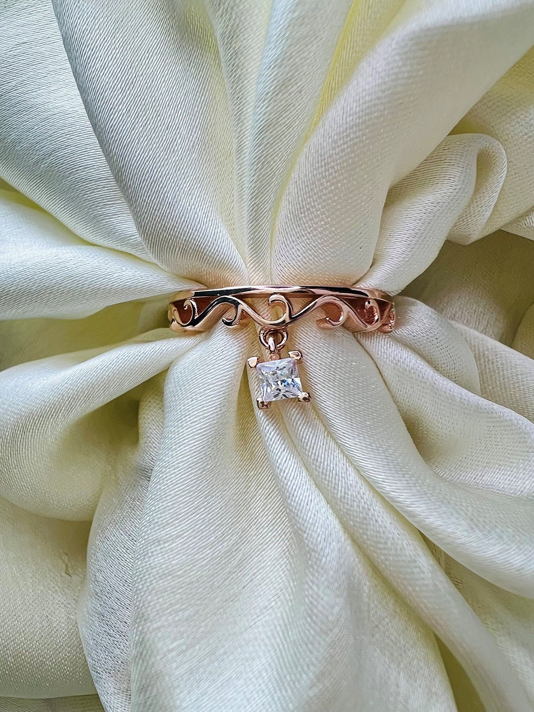Arte Jewels 925 Sterling Silver Rose Gold Plated Cubic Zirconia Stone Studded Finger Ring
Arte Jewels 925 Sterling Silver Rose Gold Plated Cubic Zirconia Stone Studded Finger Ring