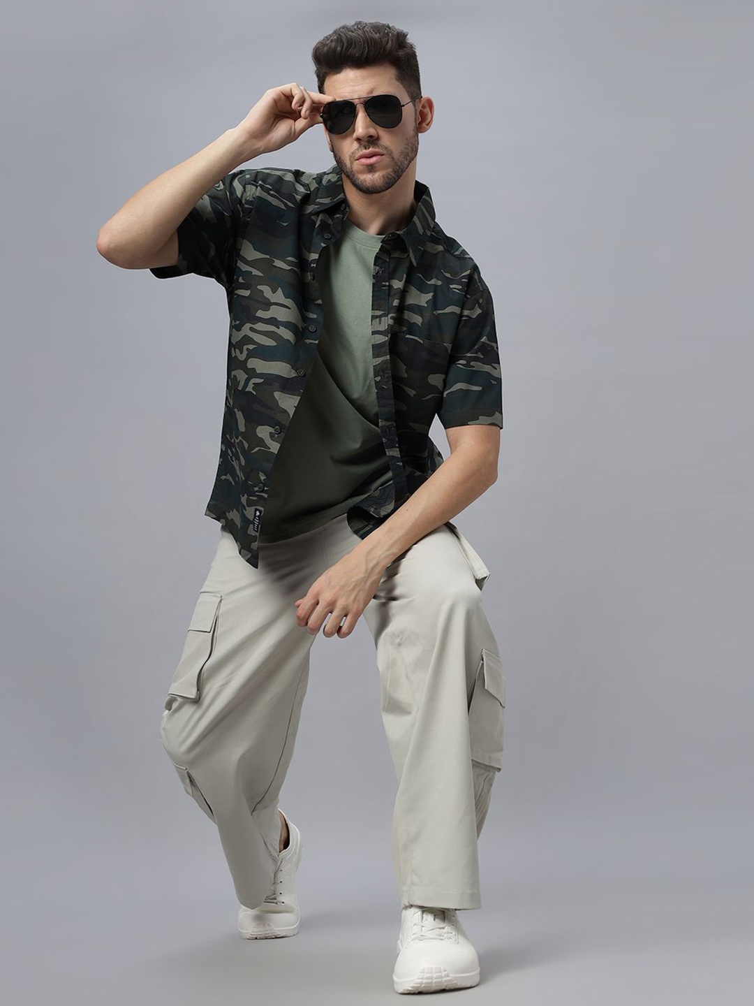 The Roadster Lifestyle Co. Men Relaxed Spread Collar Abstract Printed Cotton Casual Shirt, Olive
The Roadster Lifestyle Co. Men Relaxed Spread Collar Abstract Printed Cotton Casual Shirt, Olive