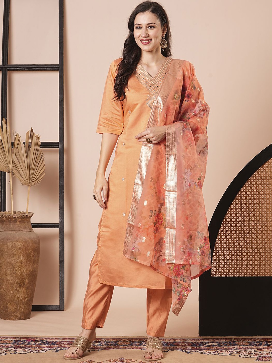 KAYOMMI Ethnic Motifs Embroidered Chanderi Silk Straight Kurta with Pyjamas & With Dupatta, Orange
KAYOMMI Ethnic Motifs Embroidered Chanderi Silk Straight Kurta with Pyjamas & With Dupatta, Orange