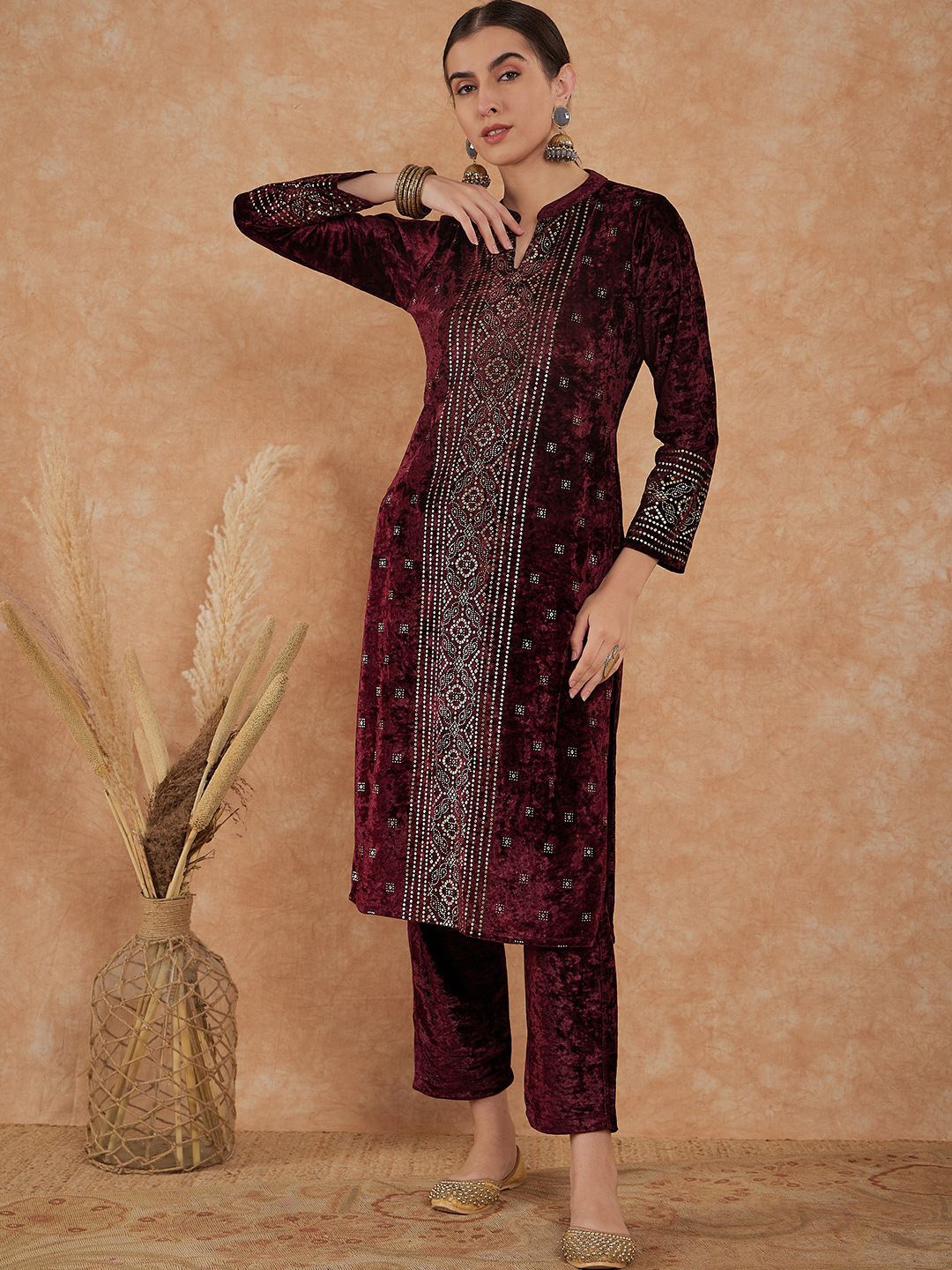 SAHASIKA Bandhani Printed Mandarin Collar Velvet Straight Kurta with Trouser, Maroon
SAHASIKA Bandhani Printed Mandarin Collar Velvet Straight Kurta with Trouser, Maroon