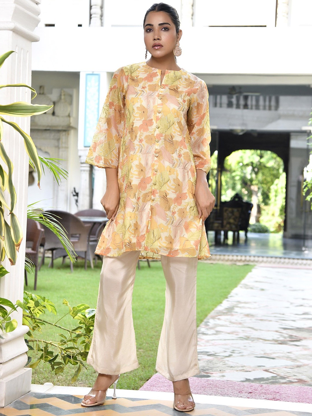 VAASVA JAIPUR Floral Printed Notched Round Neck Thread Work Tunic With Trousers, Yellow
VAASVA JAIPUR Floral Printed Notched Round Neck Thread Work Tunic With Trousers, Yellow