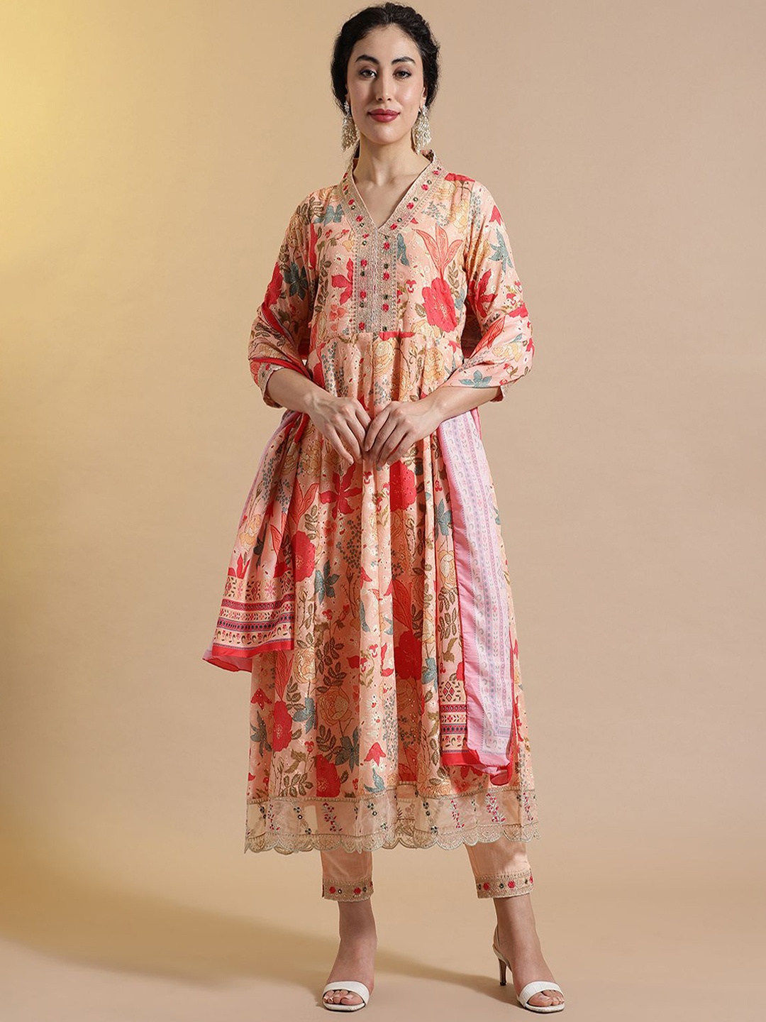 STYLEBAAZI Women Floral Embroidered Thread Work Pure Cotton Kurta with Trousers & Dupatta, Peach
STYLEBAAZI Women Floral Embroidered Thread Work Pure Cotton Kurta with Trousers & Dupatta, Peach