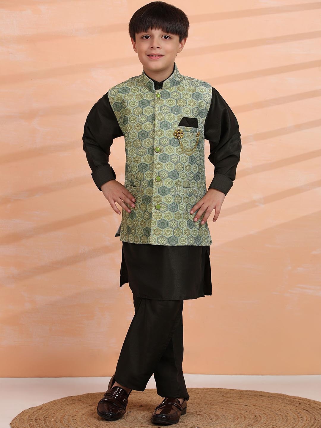 Pro-Ethic STYLE DEVELOPER Boys Paisley Regular Pure Silk Kurta with Pyjamas, Green
Pro-Ethic STYLE DEVELOPER Boys Paisley Regular Pure Silk Kurta with Pyjamas, Green