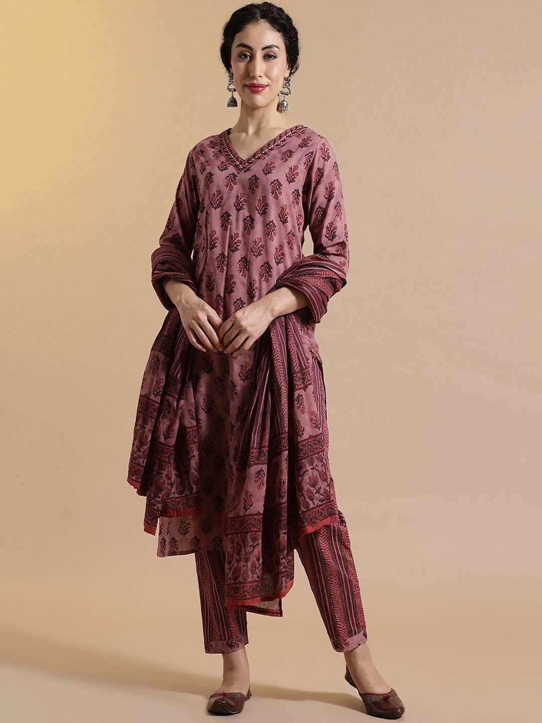 STYLEBAAZI Women Floral Embroidered Thread Work Pure Cotton Kurta with Trousers & Dupatta, Maroon
STYLEBAAZI Women Floral Embroidered Thread Work Pure Cotton Kurta with Trousers & Dupatta, Maroon