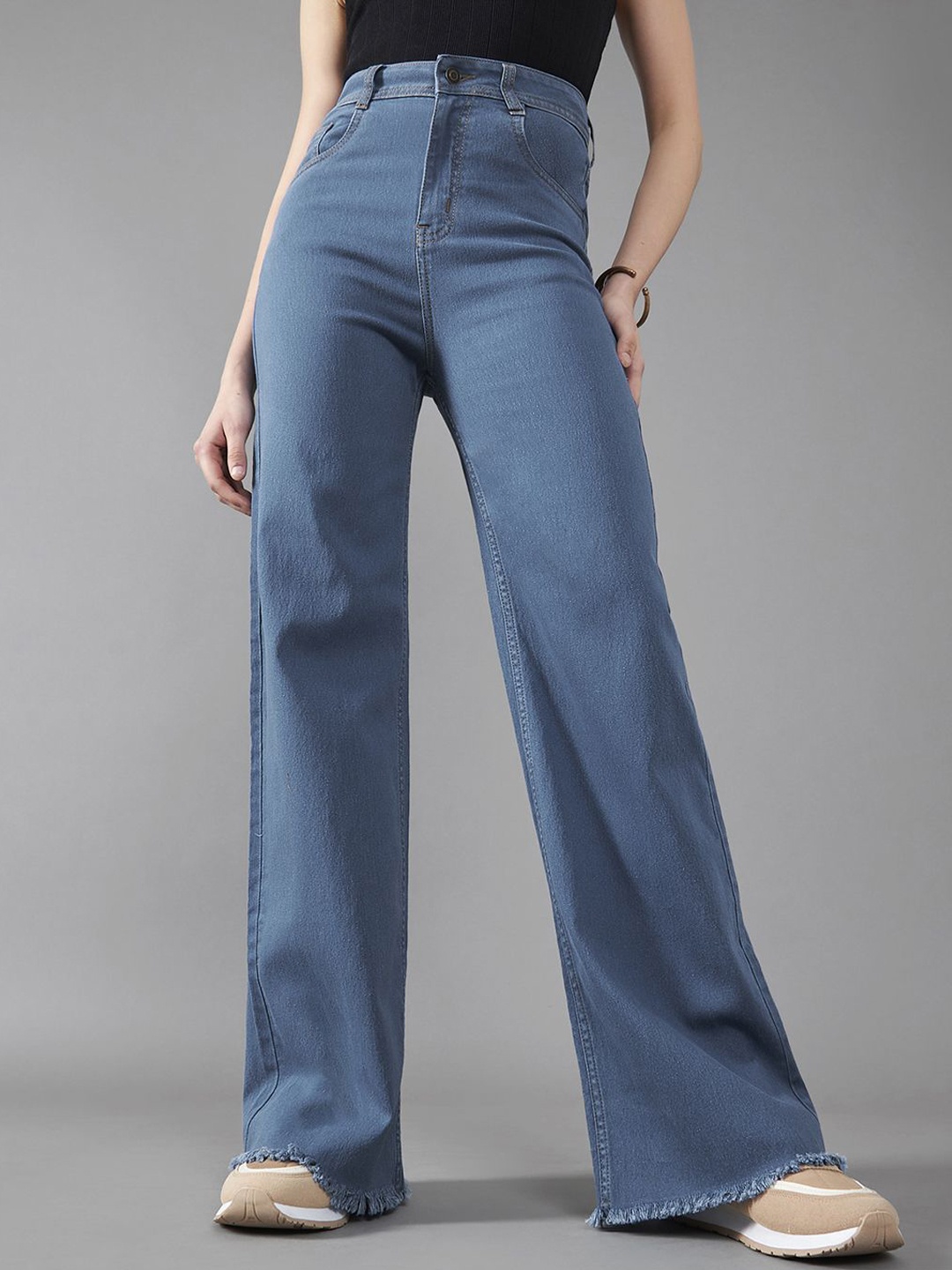 DOLCE CRUDO Wide-Leg High-Rise Clean-Look Regular-Length Stretchable Denim Jeans, Blue
DOLCE CRUDO Wide-Leg High-Rise Clean-Look Regular-Length Stretchable Denim Jeans, Blue