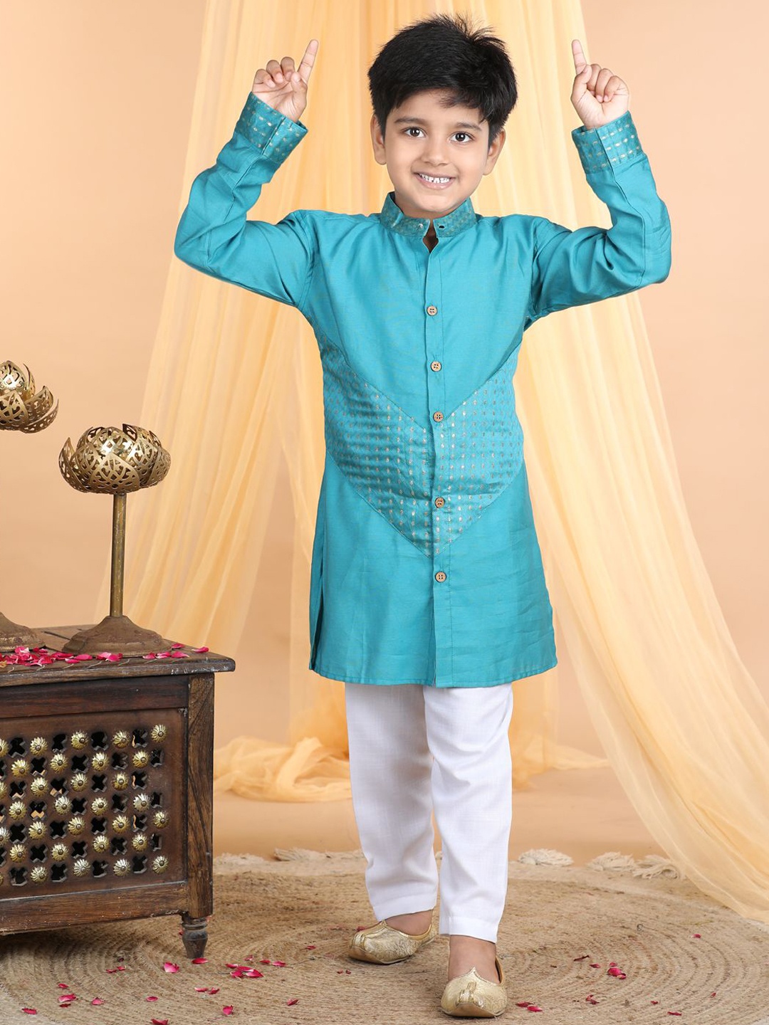 Here&Now X Kinder Kids Boys Geometric Woven Design Regular Pure Cotton Kurta With Trouser, Blue
Here&Now X Kinder Kids Boys Geometric Woven Design Regular Pure Cotton Kurta With Trouser, Blue