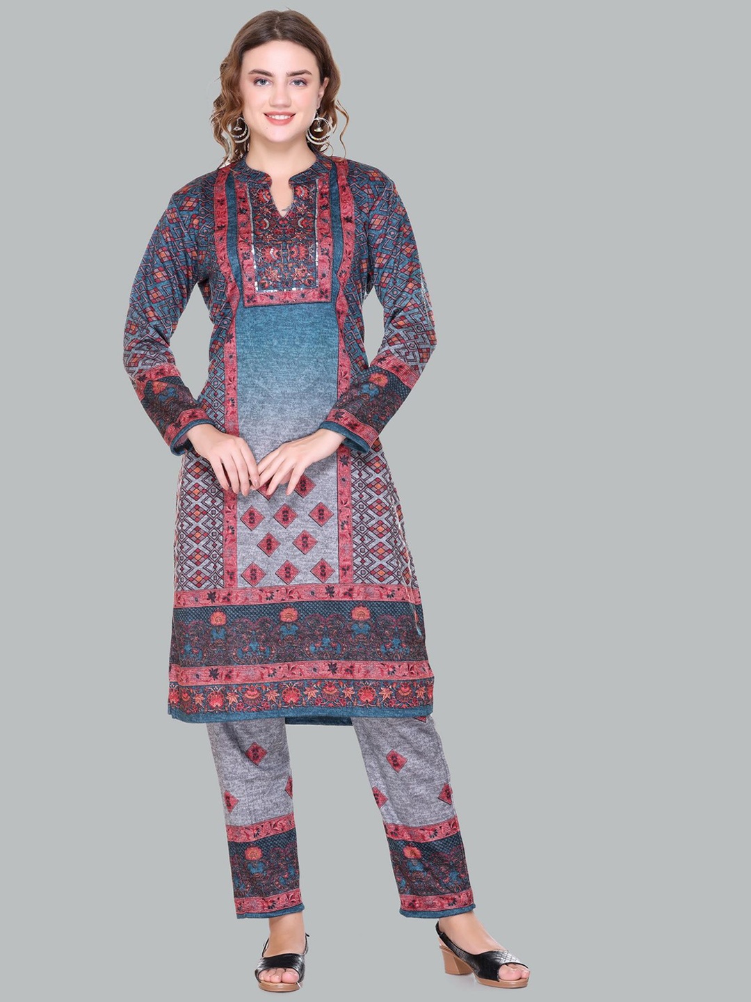 Pampara Floral Woven Design Beads and Stones Mandarin Collar Kurta with Trousers & Dupatta, Grey
Pampara Floral Woven Design Beads and Stones Mandarin Collar Kurta with Trousers & Dupatta, Grey