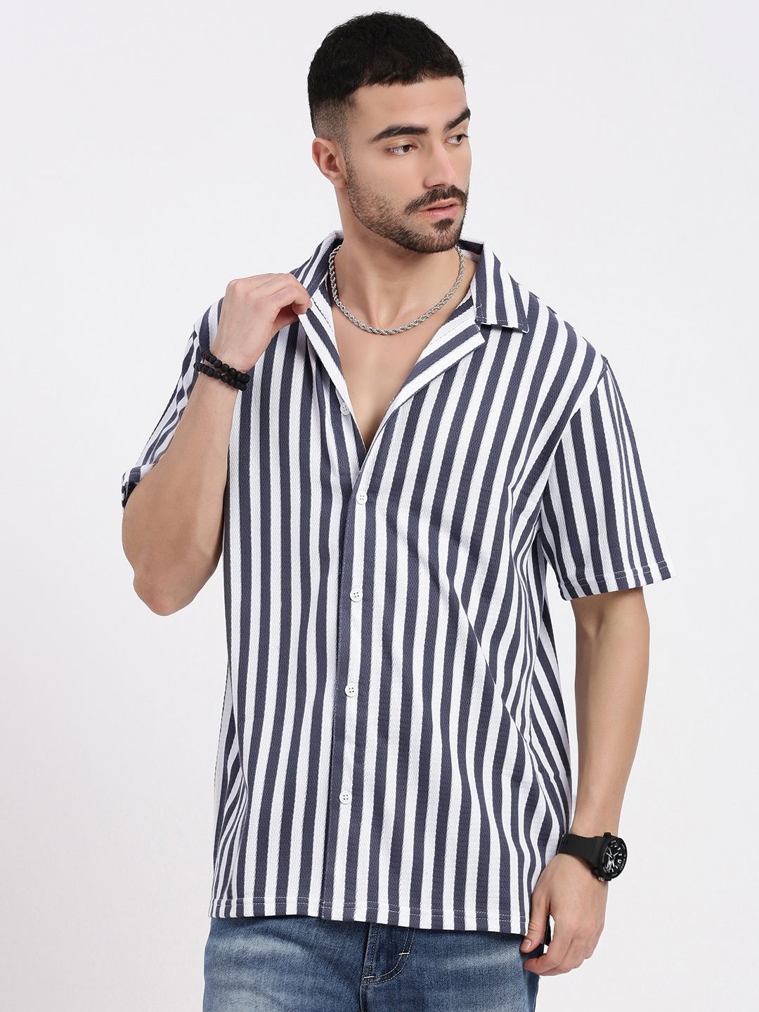 SHOWOFF Men Standard Cuban Collar Vertical Striped Cotton Relaxed Fit Casual Shirt, Grey
SHOWOFF Men Standard Cuban Collar Vertical Striped Cotton Relaxed Fit Casual Shirt, Grey