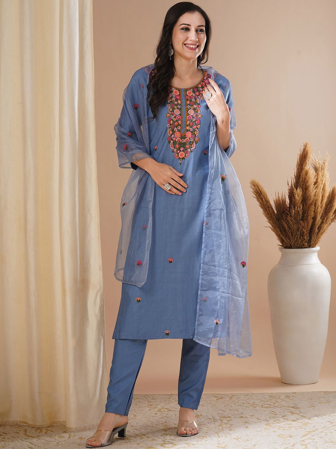 FASHOR Floral Embroidered Sequinned Straight Kurta With Trouser & Dupatta, Blue
FASHOR Floral Embroidered Sequinned Straight Kurta With Trouser & Dupatta, Blue