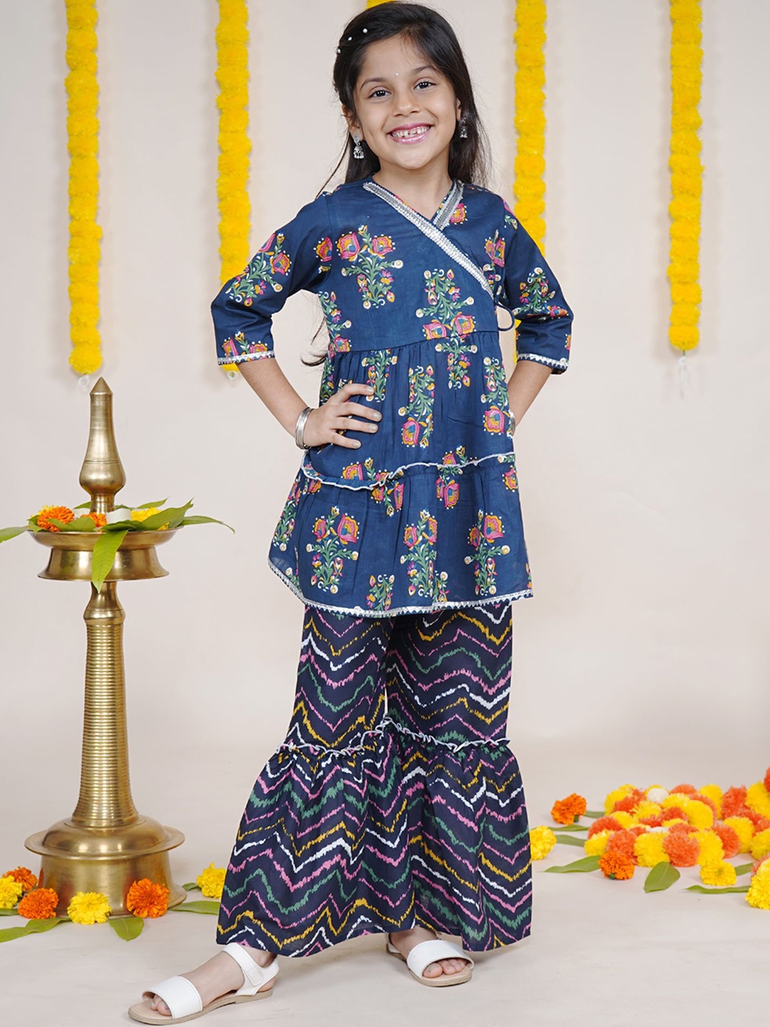 KiddoPanti Girls Floral Printed Angrakha Gotta Patti Pure Cotton Kurta with Sharara, Navy blue
KiddoPanti Girls Floral Printed Angrakha Gotta Patti Pure Cotton Kurta with Sharara, Navy blue