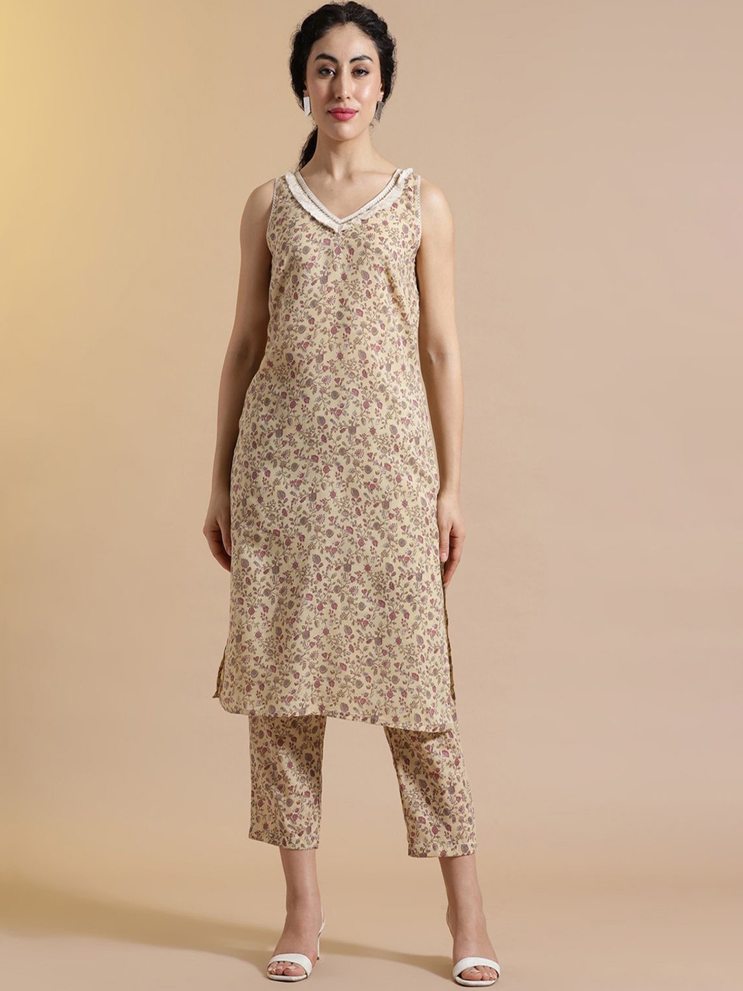 STYLEBAAZI Women Floral Printed Regular Gotta Patti Pure Cotton Kurta with Trousers, Yellow
STYLEBAAZI Women Floral Printed Regular Gotta Patti Pure Cotton Kurta with Trousers, Yellow