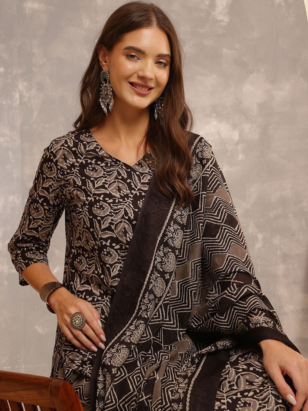 Anouk Women Ethnic Motifs Printed Regular Pure Cotton Kurta with Trousers & With Dupatta, Black
Anouk Women Ethnic Motifs Printed Regular Pure Cotton Kurta with Trousers & With Dupatta, Black