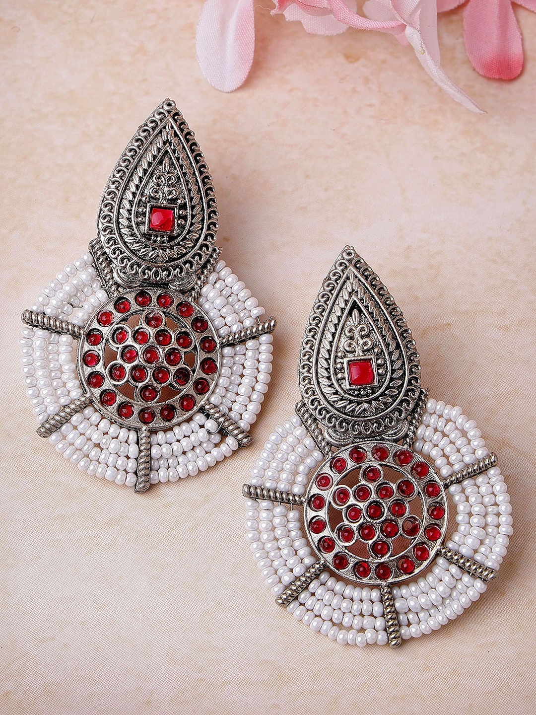 KARATCART Silver-Plated Kundan Beaded Teardrop Shaped Oxidised Drop Earrings, Red
KARATCART Silver-Plated Kundan Beaded Teardrop Shaped Oxidised Drop Earrings, Red