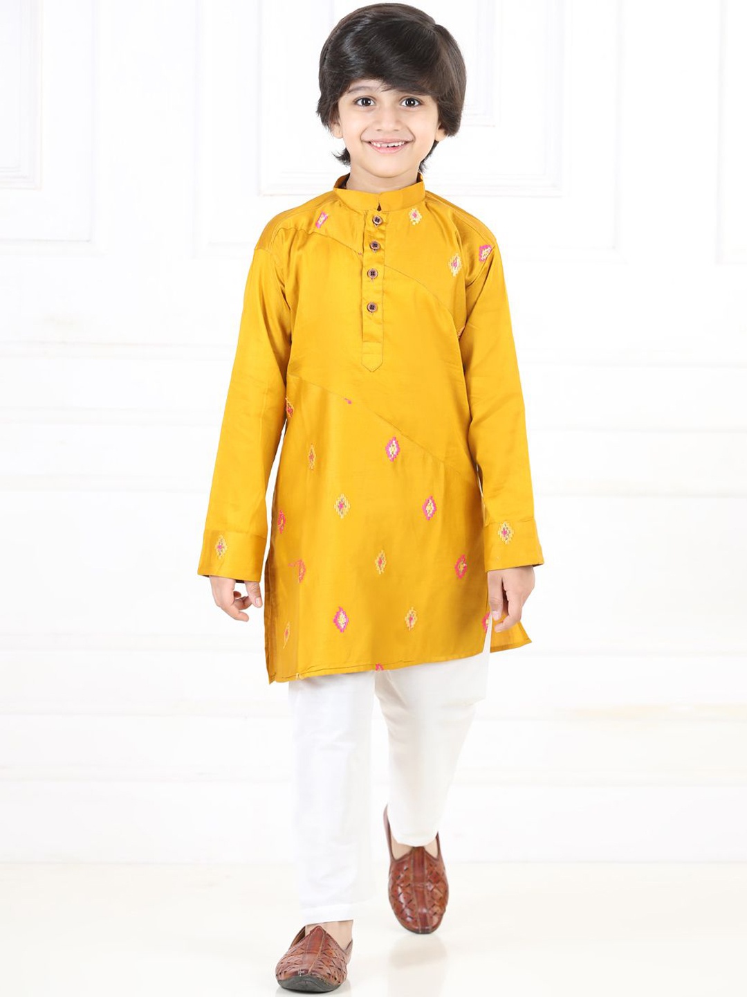 Here&Now X Kinder Kids Boys Embroidered Thread Work Pure Cotton Kurta with Trouser, Yellow
Here&Now X Kinder Kids Boys Embroidered Thread Work Pure Cotton Kurta with Trouser, Yellow