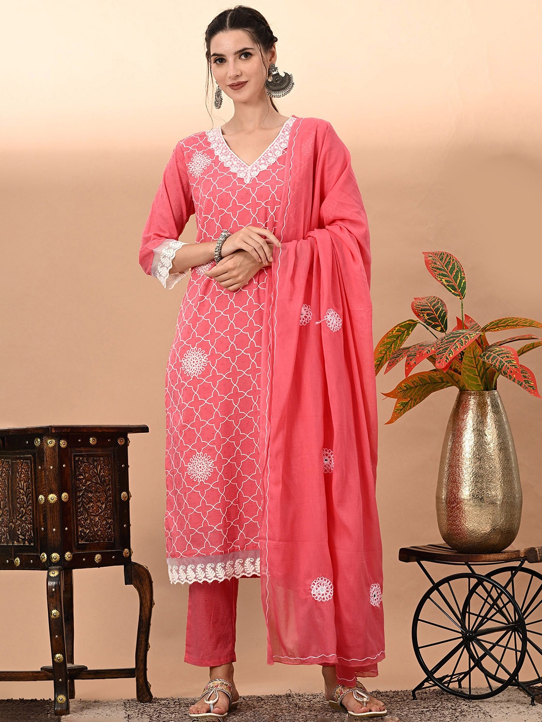 KEOSA Women Floral Embroidered Regular Pure Cotton Kurta with Trousers & With Dupatta, Pink
KEOSA Women Floral Embroidered Regular Pure Cotton Kurta with Trousers & With Dupatta, Pink