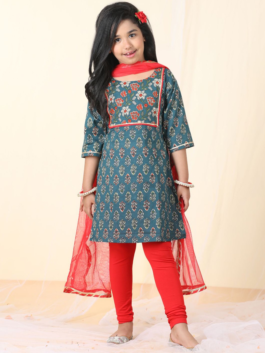 Here&Now X Kinder Kids Girls Floral Printed Gotta Patti Pure Cotton Kurta With Dupatta, Blue
Here&Now X Kinder Kids Girls Floral Printed Gotta Patti Pure Cotton Kurta With Dupatta, Blue