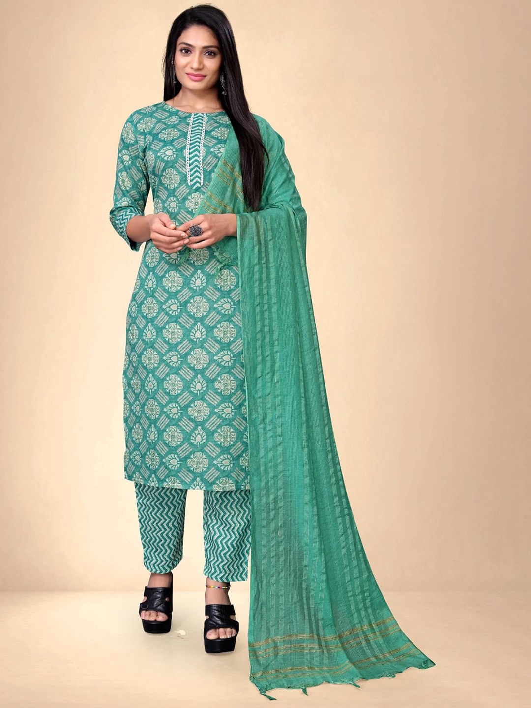 Abhilasha Women Floral Printed Regular Pure Cotton Kurta with Trousers & With Dupatta, Green
Abhilasha Women Floral Printed Regular Pure Cotton Kurta with Trousers & With Dupatta, Green
