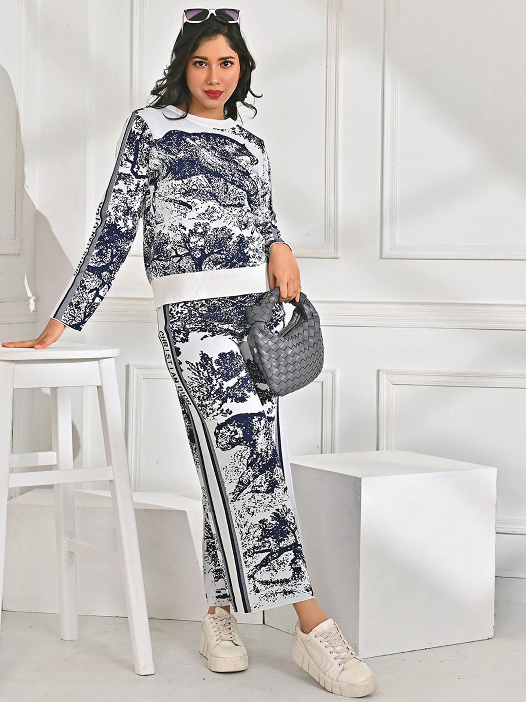 Unityshop Women Abstract Printed Long Sleeves T-Shirt With Trousers Co-Ords Sets, Black
Unityshop Women Abstract Printed Long Sleeves T-Shirt With Trousers Co-Ords Sets, Black