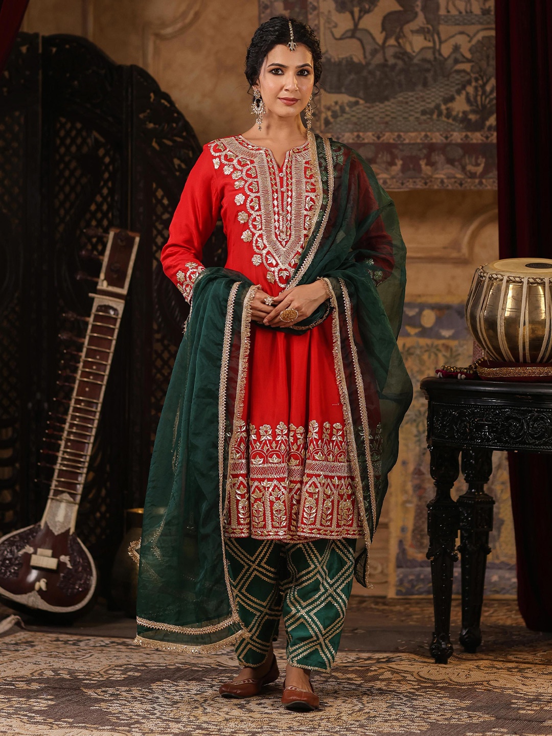 SCAKHI Ethnic Motifs Embroidered Panelled Gotta Patti Kurta with Salwar & Dupatta, Red
SCAKHI Ethnic Motifs Embroidered Panelled Gotta Patti Kurta with Salwar & Dupatta, Red