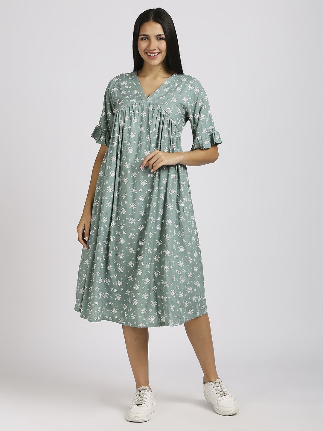 MeeMee Women Floral Printed Flared Sleeve Maternity Fit & Flare Midi Dress, Green
MeeMee Women Floral Printed Flared Sleeve Maternity Fit & Flare Midi Dress, Green