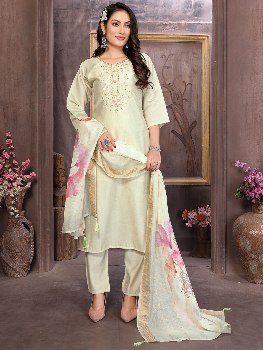 VEDANT VASTRAM Women Floral Embroidered Regular Aari Work Kurta with Trouser & Dupatta, Lime green
VEDANT VASTRAM Women Floral Embroidered Regular Aari Work Kurta with Trouser & Dupatta, Lime green