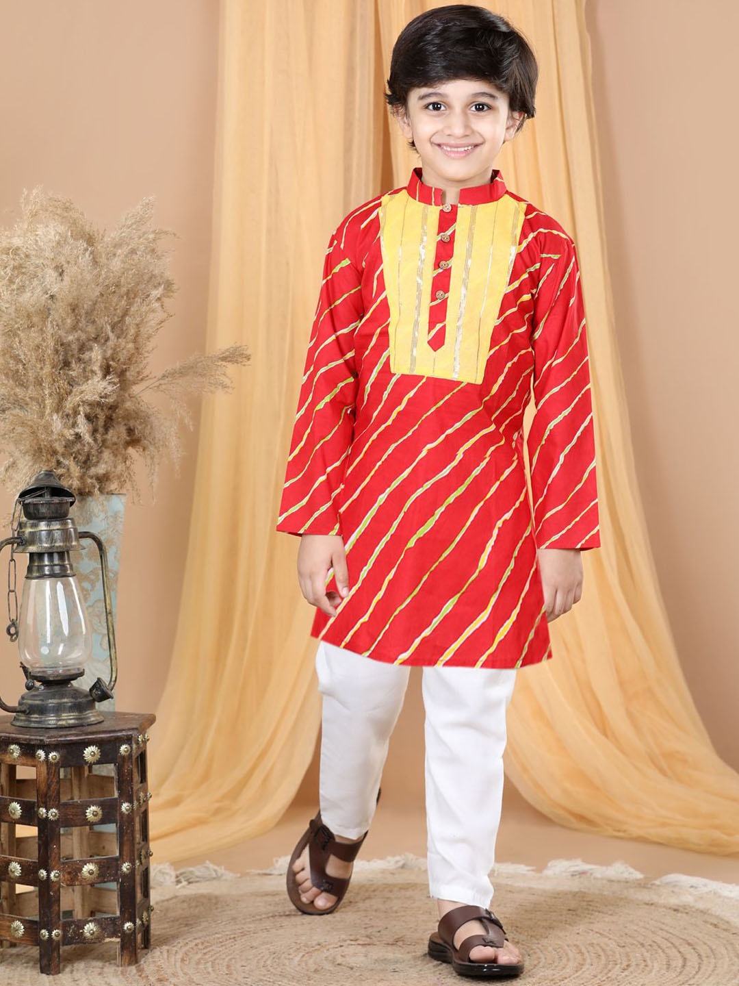 Here&Now X Kinder Kids Boys Leheriya Printed Regular Pure Cotton Kurta With Trouser, Red
Here&Now X Kinder Kids Boys Leheriya Printed Regular Pure Cotton Kurta With Trouser, Red