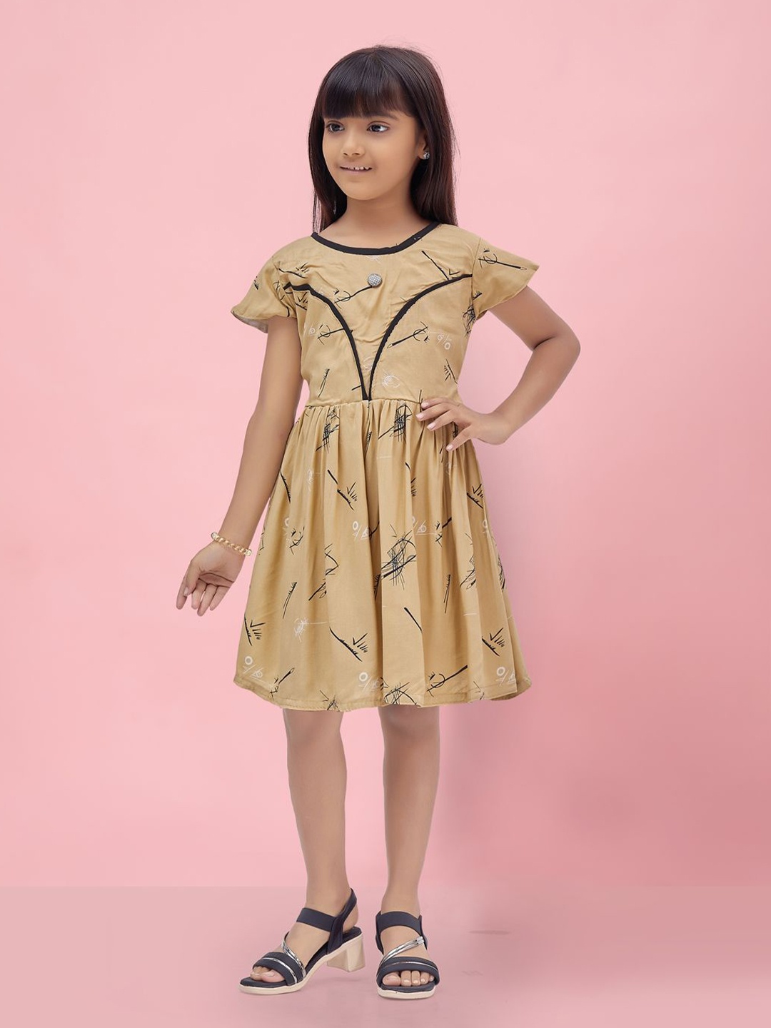 BAESD Girl Abstract Printed Cap Sleeves Fit and Flare Dress Comes with a belt, Beige
BAESD Girl Abstract Printed Cap Sleeves Fit and Flare Dress Comes with a belt, Beige