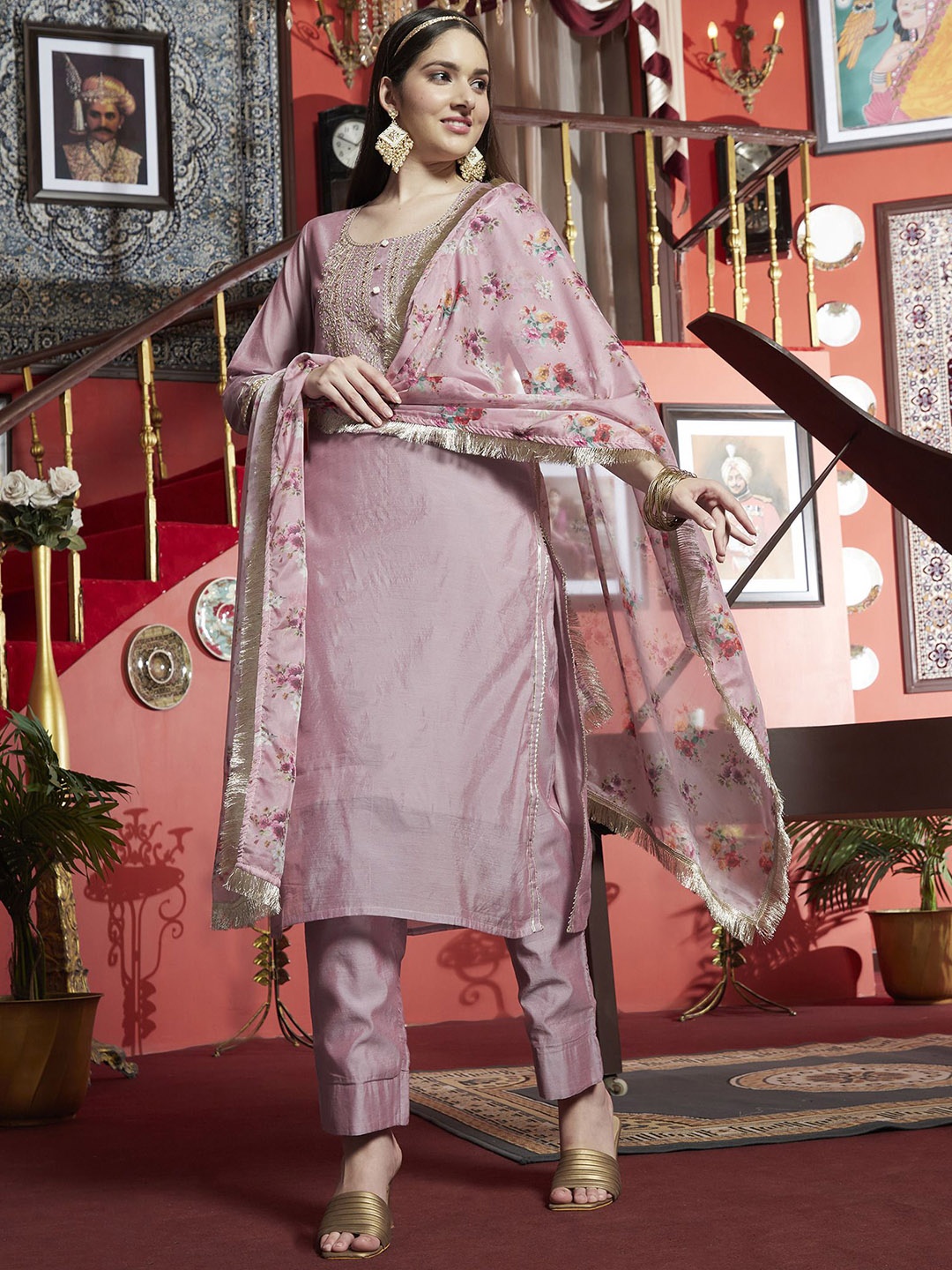 BANDIA Women Floral Embroidered Regular Sequinned Kurta with Trousers & Dupatta, Mauve
BANDIA Women Floral Embroidered Regular Sequinned Kurta with Trousers & Dupatta, Mauve