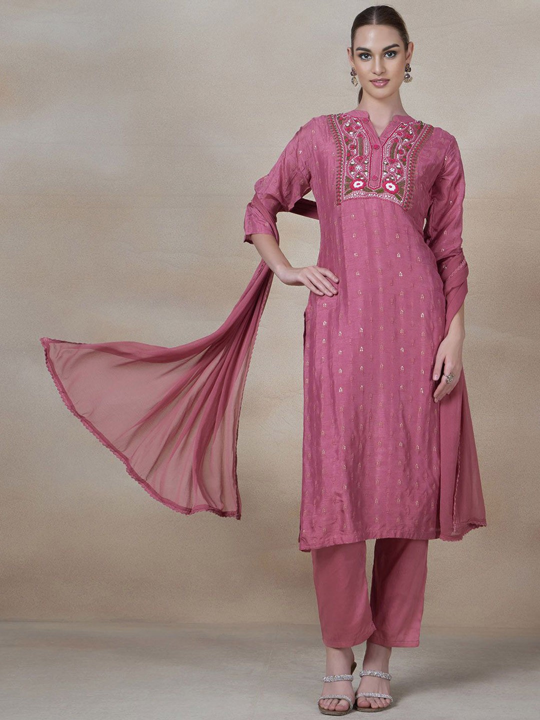 Rang by Indya Women Floral Embroidered Regular Thread Work Kurta with Trousers & With Dupatta, Peach
Rang by Indya Women Floral Embroidered Regular Thread Work Kurta with Trousers & With Dupatta, Peach