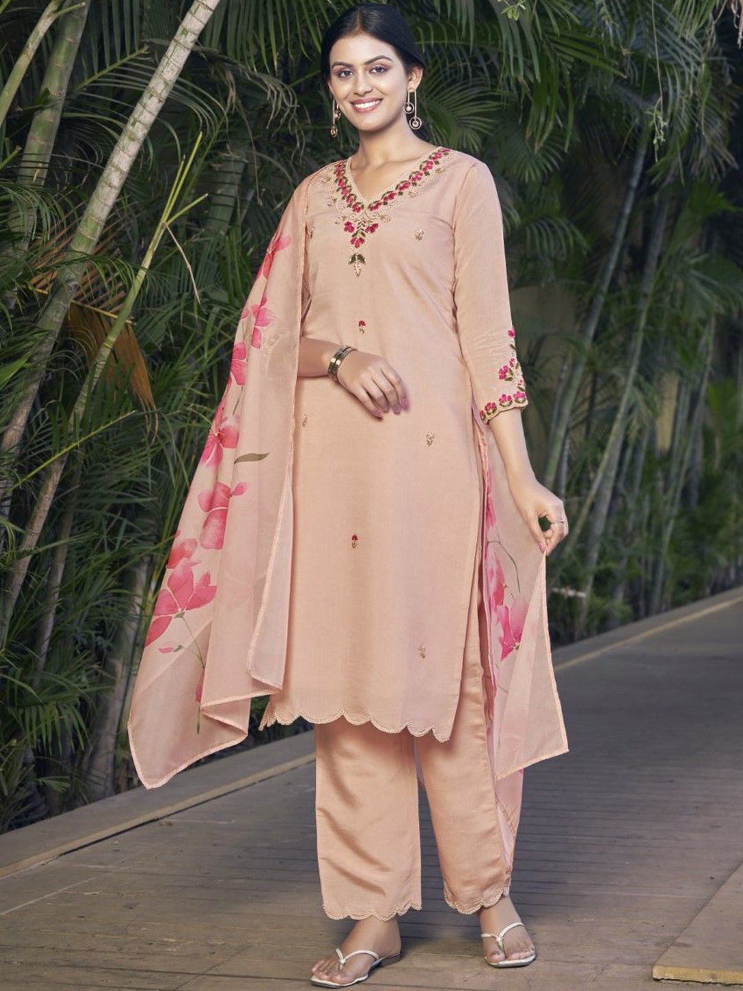 HOUSE OF MIRA Women Ethnic Motifs Embroidered Sequinned Kurta with Salwar & Dupatta, Peach
HOUSE OF MIRA Women Ethnic Motifs Embroidered Sequinned Kurta with Salwar & Dupatta, Peach