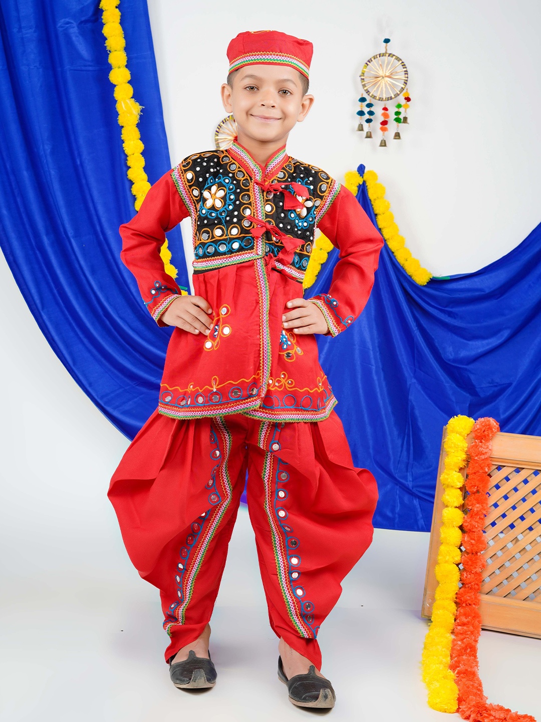 itsmycostume Boys Embroidered Mirror Work Pure Cotton Kurta With Dhoti Pants & Cap, Red
itsmycostume Boys Embroidered Mirror Work Pure Cotton Kurta With Dhoti Pants & Cap, Red
