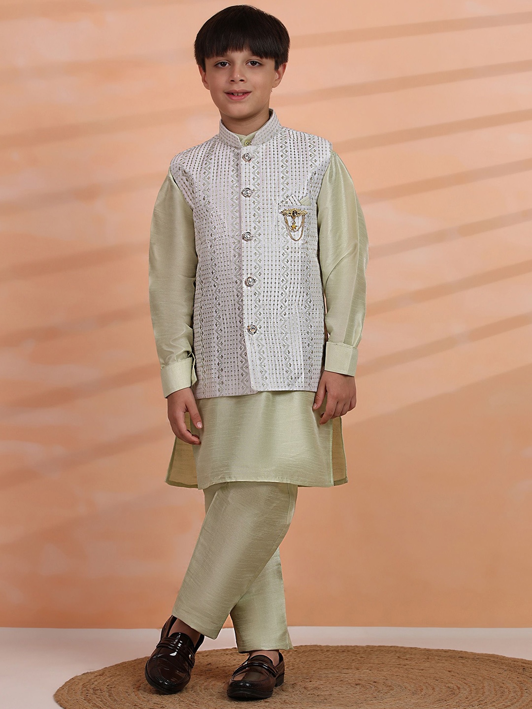 Pro-Ethic STYLE DEVELOPER Boys Paisley Regular Sequinned Pure Silk Kurta with Pyjamas, Green
Pro-Ethic STYLE DEVELOPER Boys Paisley Regular Sequinned Pure Silk Kurta with Pyjamas, Green