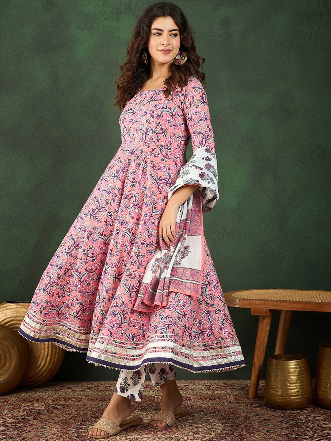 Vastramyaa Women Floral Printed Regular Pure Cotton Kurta with Trousers & With Dupatta, Pink
Vastramyaa Women Floral Printed Regular Pure Cotton Kurta with Trousers & With Dupatta, Pink