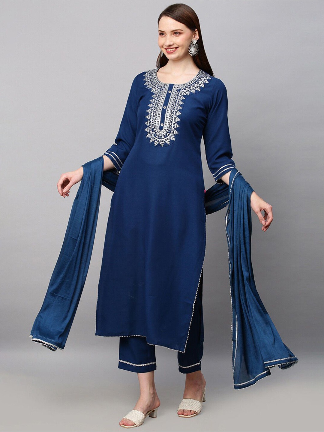 AWRIYA Women Ethnic Motifs Embroidered Regular Sequinned Kurta Set With Dupatta, Blue
AWRIYA Women Ethnic Motifs Embroidered Regular Sequinned Kurta Set With Dupatta, Blue