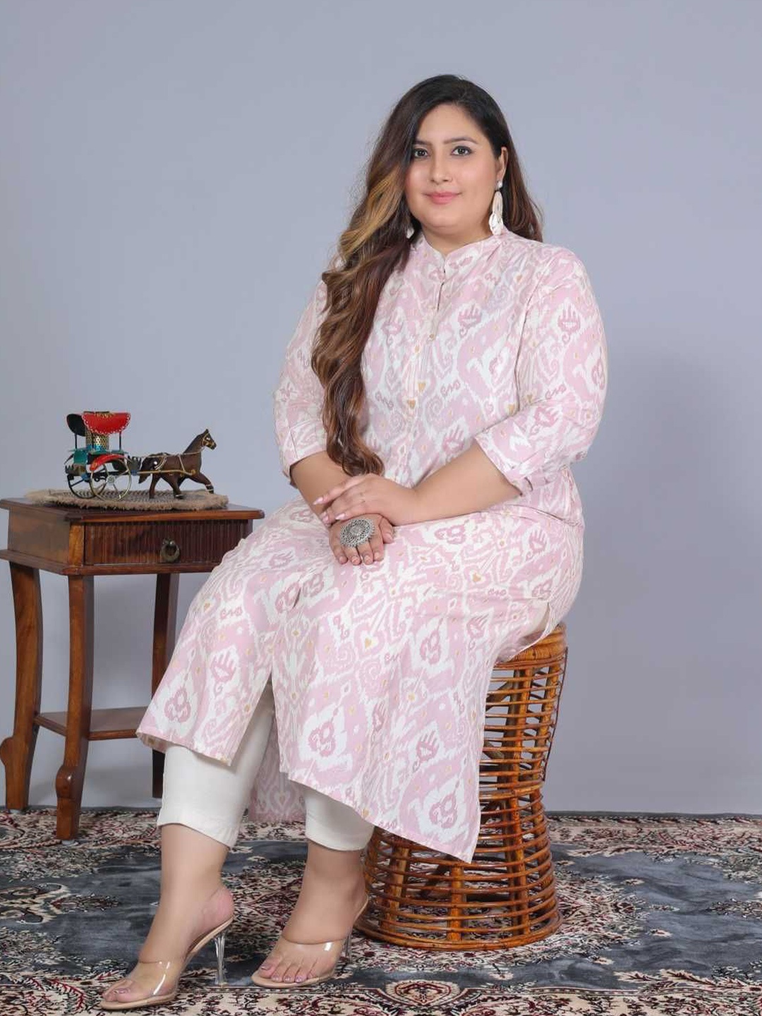 FLAVIA CREATION Plus Size Ethnic Motifs Printed Mandarin Collar Pure Cotton Straight Kurta, Pink
FLAVIA CREATION Plus Size Ethnic Motifs Printed Mandarin Collar Pure Cotton Straight Kurta, Pink