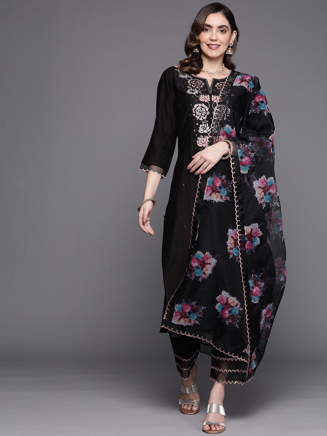 zinariya Fab Women Floral Embroidered Regular Kurta with Trousers & With Dupatta, Black
zinariya Fab Women Floral Embroidered Regular Kurta with Trousers & With Dupatta, Black