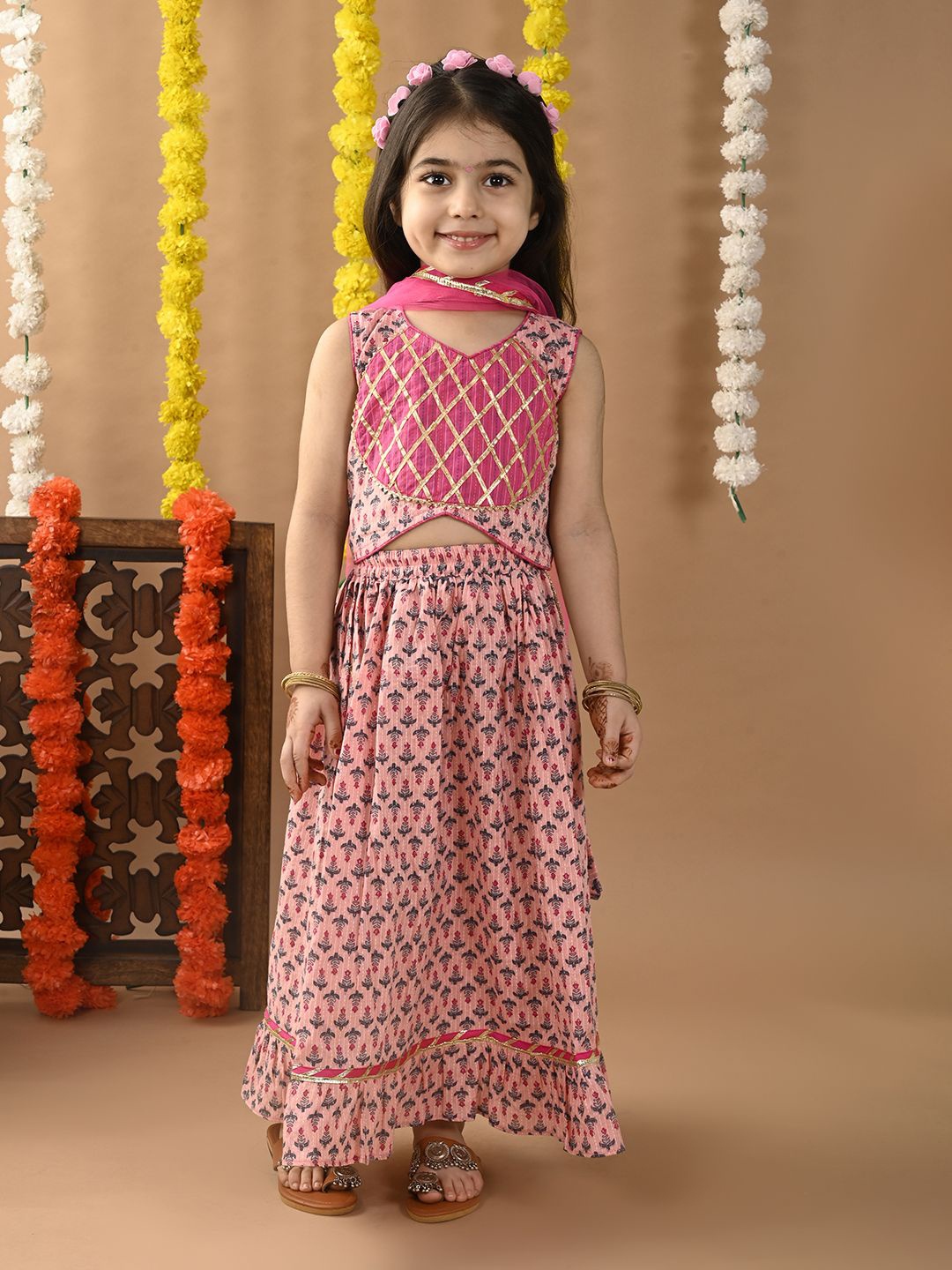 Here&Now X Kinder Kids Girls Printed Ready to Wear Lehenga & Blouse With Dupatta, Pink
Here&Now X Kinder Kids Girls Printed Ready to Wear Lehenga & Blouse With Dupatta, Pink