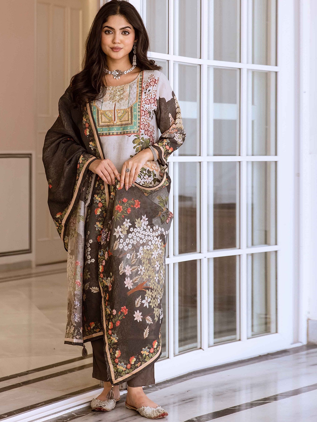 KALINI Women Floral Printed Regular Beads and Stones Kurta with Trousers & With Dupatta, Grey
KALINI Women Floral Printed Regular Beads and Stones Kurta with Trousers & With Dupatta, Grey