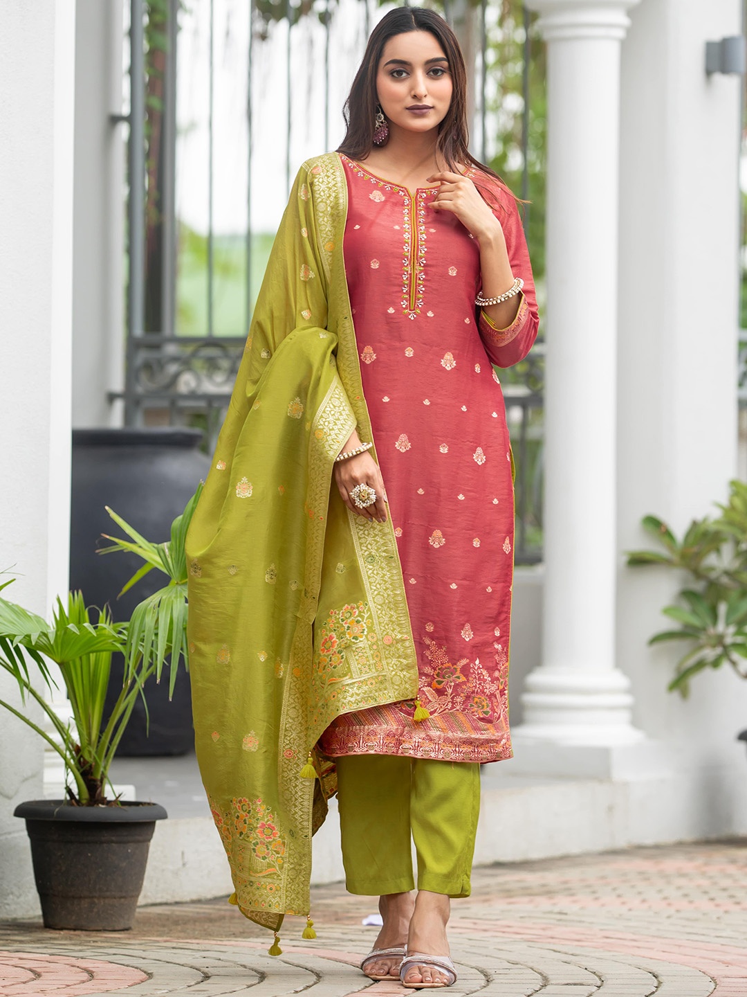 MITTOO Women Floral Woven Design Thread Work Raw Silk Kurta with Trousers & Dupatta, Red
MITTOO Women Floral Woven Design Thread Work Raw Silk Kurta with Trousers & Dupatta, Red
