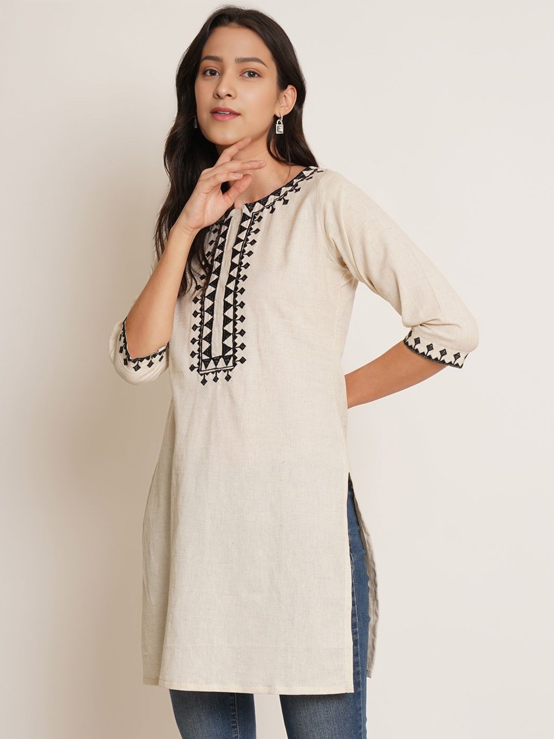 Brownverse Women Ethnic Motifs Embroidered Boat Neck Pure Cotton Khadi Kurti, Off white
Brownverse Women Ethnic Motifs Embroidered Boat Neck Pure Cotton Khadi Kurti, Off white