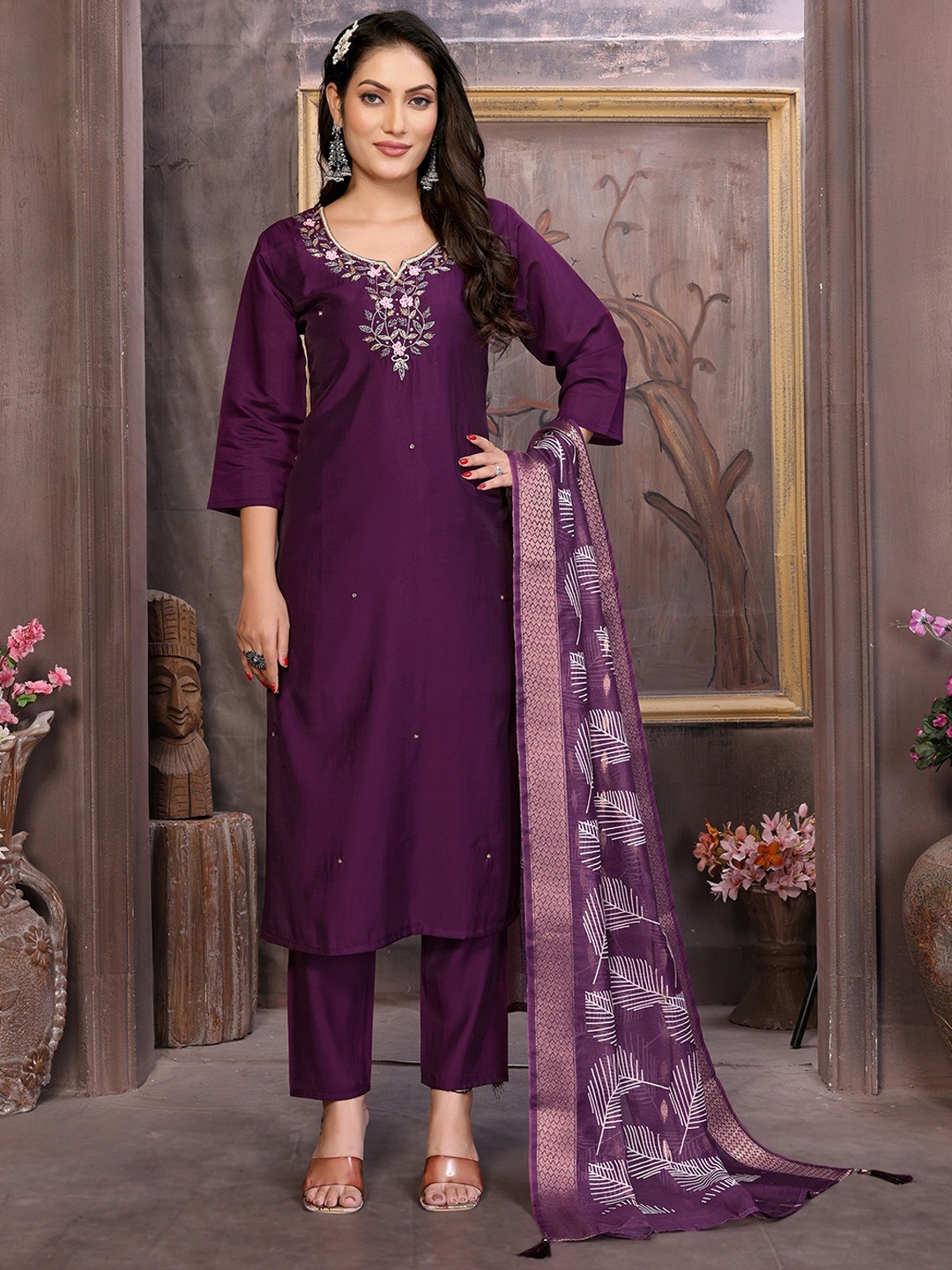 VEDANT VASTRAM Women Floral Embroidered Regular Aari Work Kurta with Trouser & Dupatta, Purple
VEDANT VASTRAM Women Floral Embroidered Regular Aari Work Kurta with Trouser & Dupatta, Purple