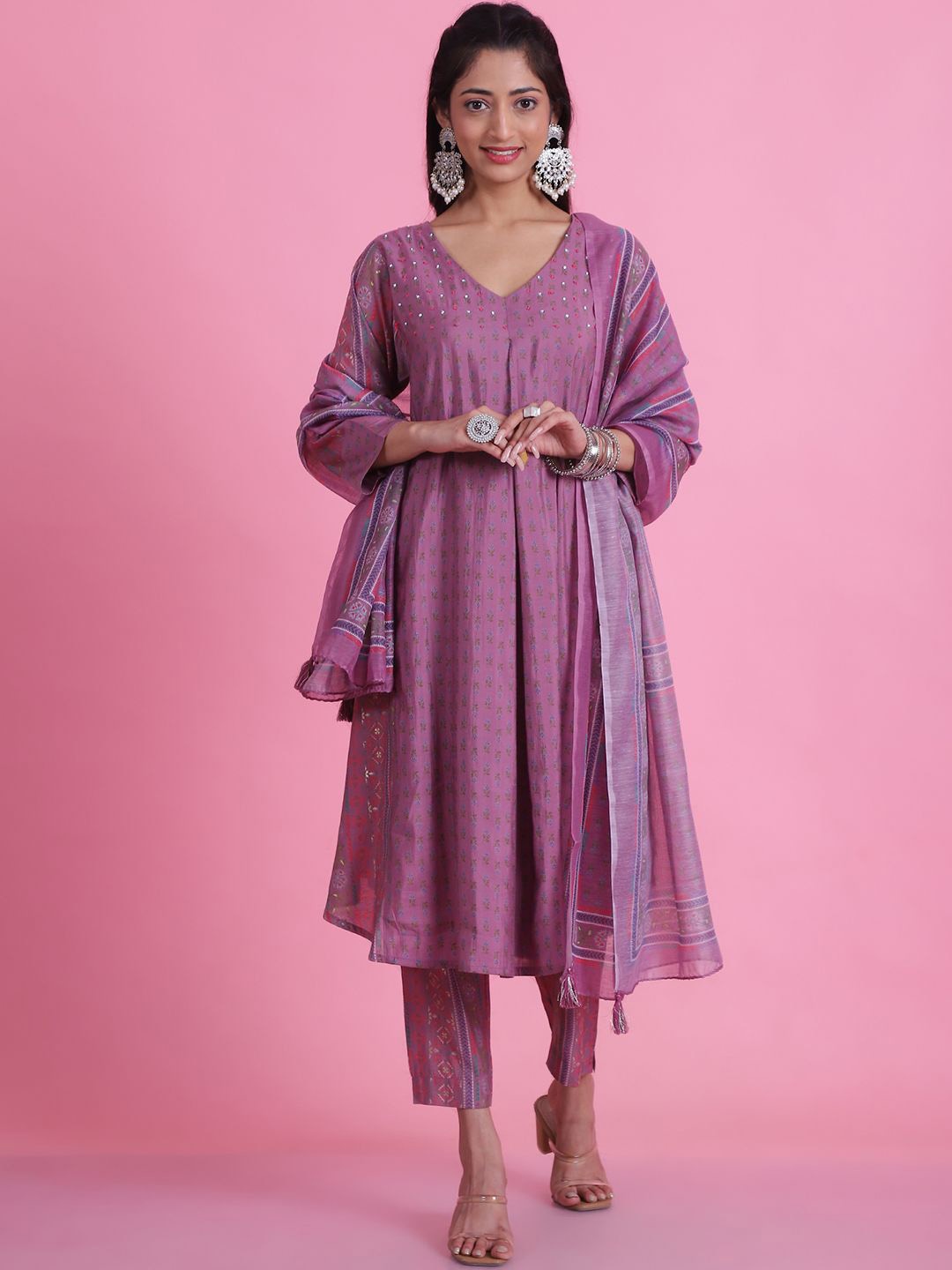 Anouk Women Floral Printed Regular Beads and Stones Kurta with Trousers & With Dupatta, Purple
Anouk Women Floral Printed Regular Beads and Stones Kurta with Trousers & With Dupatta, Purple