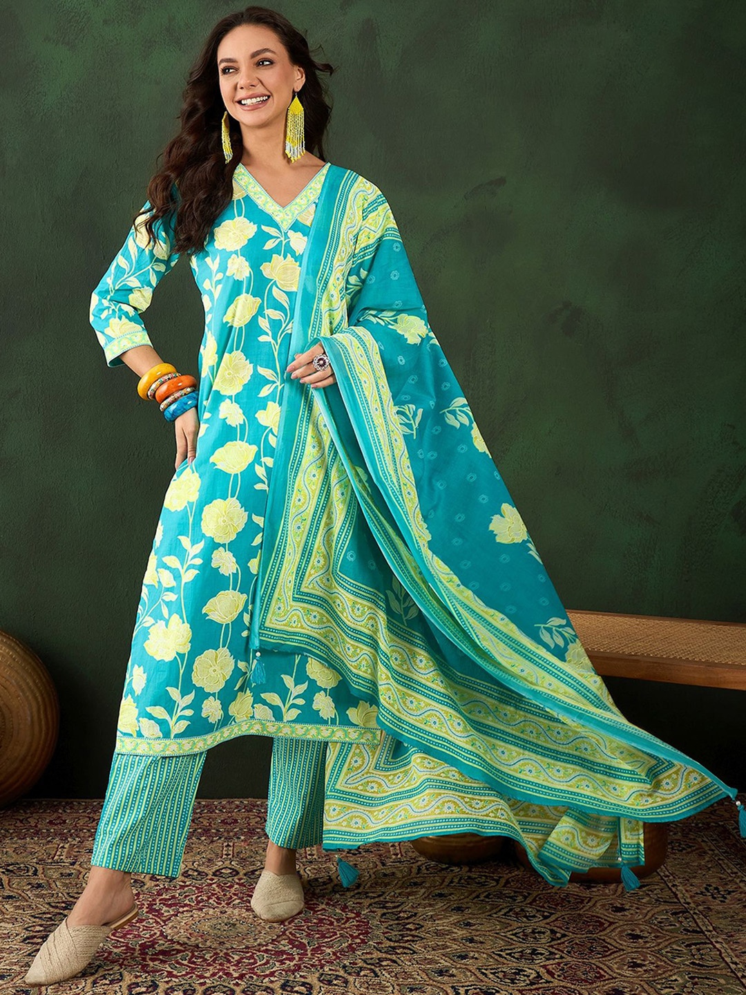Vastramyaa Women Floral Printed Regular Thread Work Pure Cotton Kurta Kurta Set, Turquoise blue
Vastramyaa Women Floral Printed Regular Thread Work Pure Cotton Kurta Kurta Set, Turquoise blue