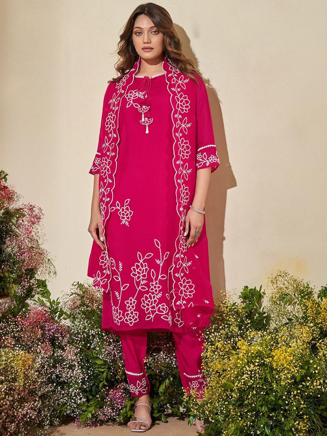 Meena Bazaar Women Ethnic Motifs Embroidered Regular Thread Work Kurta with Trousers & With Dupatta, Pink
Meena Bazaar Women Ethnic Motifs Embroidered Regular Thread Work Kurta with Trousers & With Dupatta, Pink