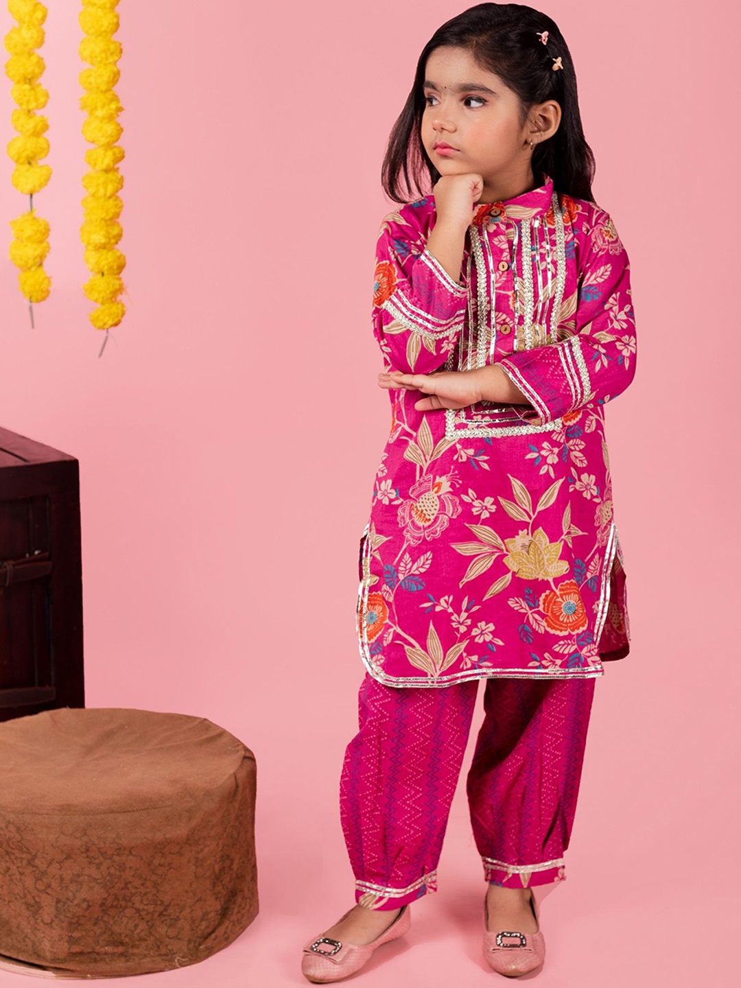 AATYA KIIDS Girls Floral Printed Regular Gotta Patti Pure Cotton Kurti with Salwar, Pink
AATYA KIIDS Girls Floral Printed Regular Gotta Patti Pure Cotton Kurti with Salwar, Pink