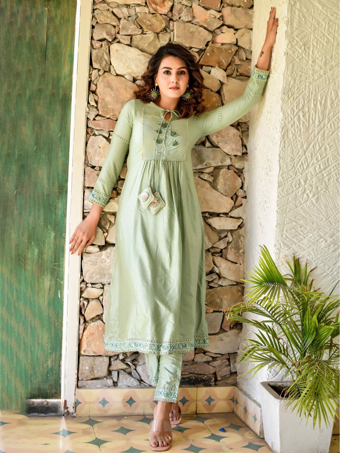 Anastay Clothing Women Floral Cotton Blend Embroidered Regular Kurta with Palazzos, Green
Anastay Clothing Women Floral Cotton Blend Embroidered Regular Kurta with Palazzos, Green