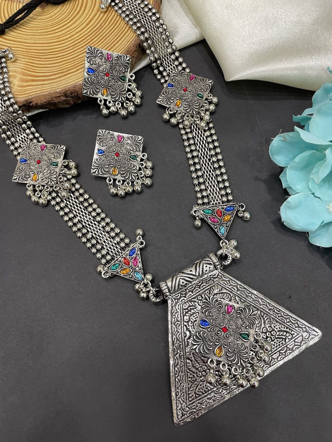 Digital Dress Room Silver Plated Kundan Stone Studded Necklace & Earrings 
Digital Dress Room Silver Plated Kundan Stone Studded Necklace & Earrings