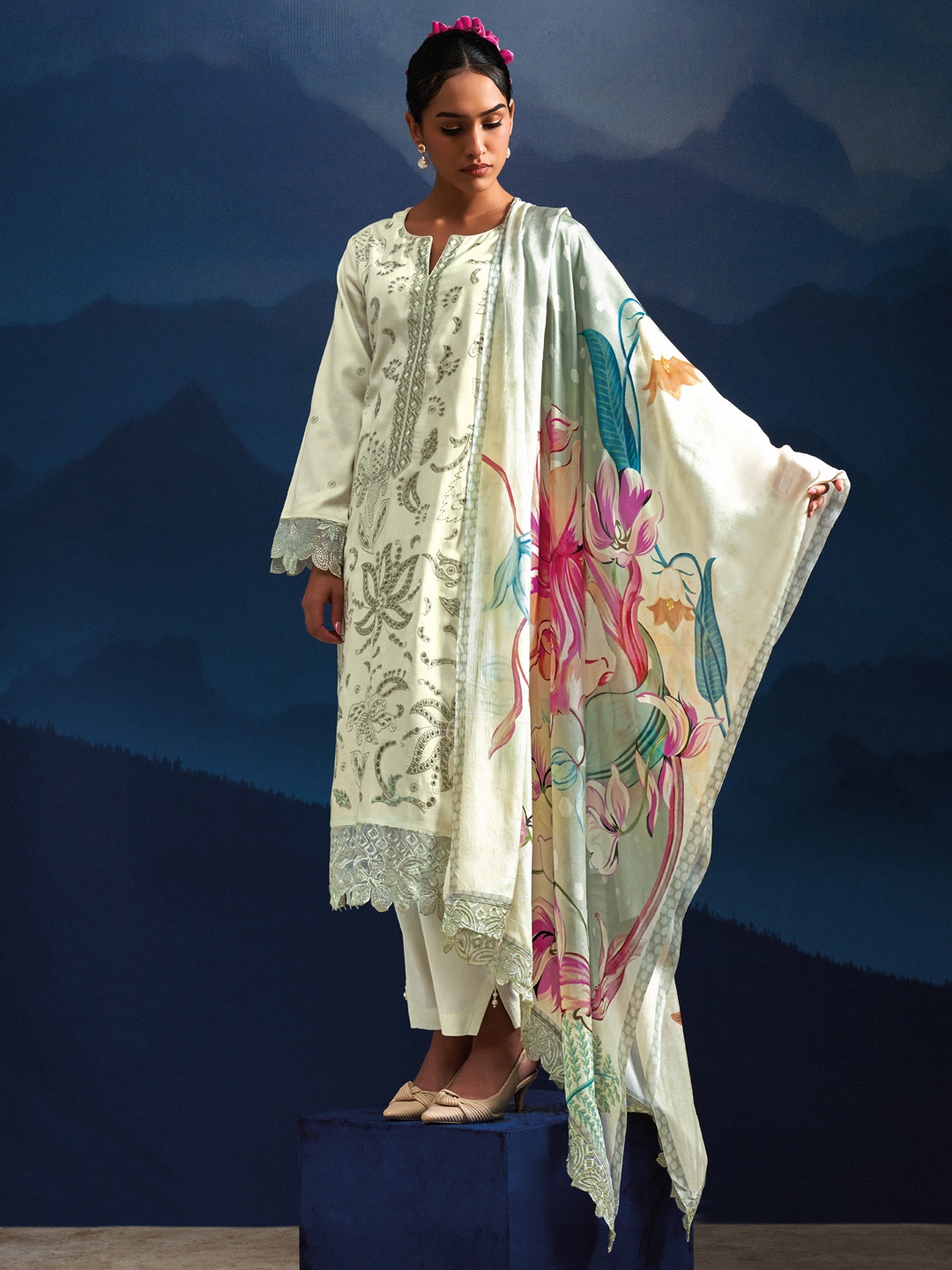 Indo Era Women Floral Embroidered Regular Thread Work Kurta with Trousers & With Dupatta, Cream
Indo Era Women Floral Embroidered Regular Thread Work Kurta with Trousers & With Dupatta, Cream