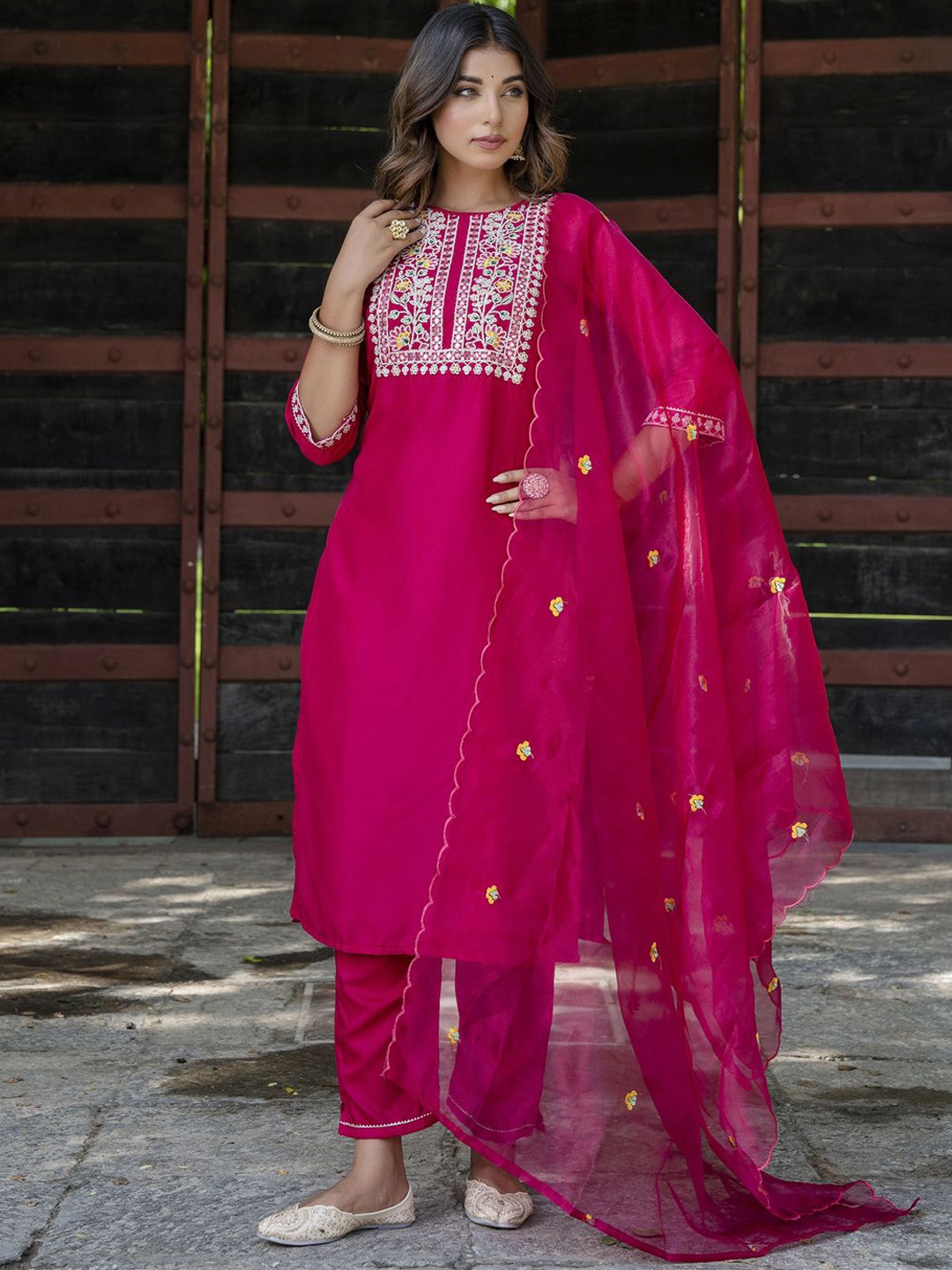 VredeVogel Floral Embroidered Round Neck Regular Straight Kurta With Trouser With Dupatta, Pink
VredeVogel Floral Embroidered Round Neck Regular Straight Kurta With Trouser With Dupatta, Pink